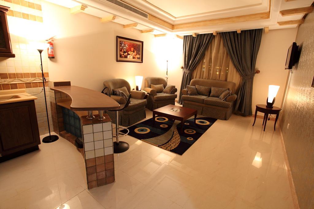 Lavande Suites Yanbu Habitación foto