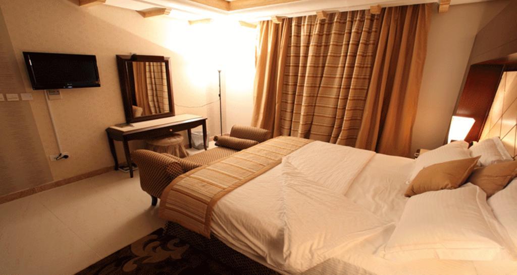 Lavande Suites Yanbu Habitación foto